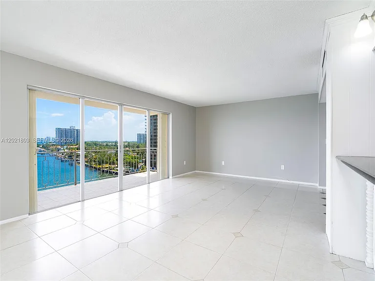 11111 Biscayne Blvd #912 — Photo 6
