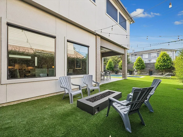 4532 Sunburst St — Photo 32