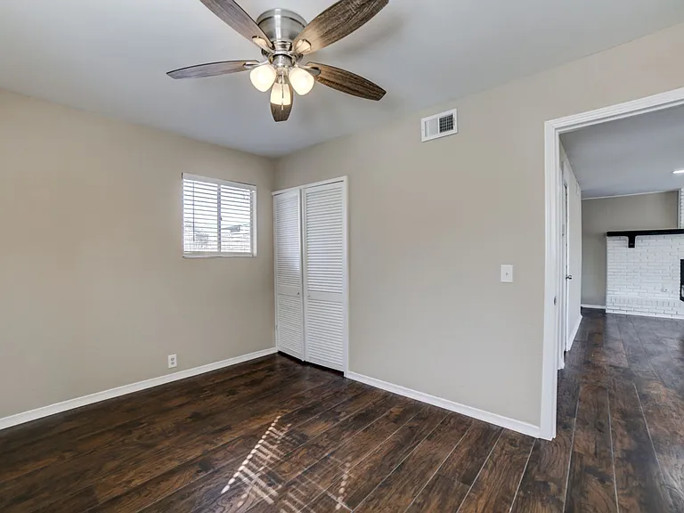2120 S Main St — Photo 22