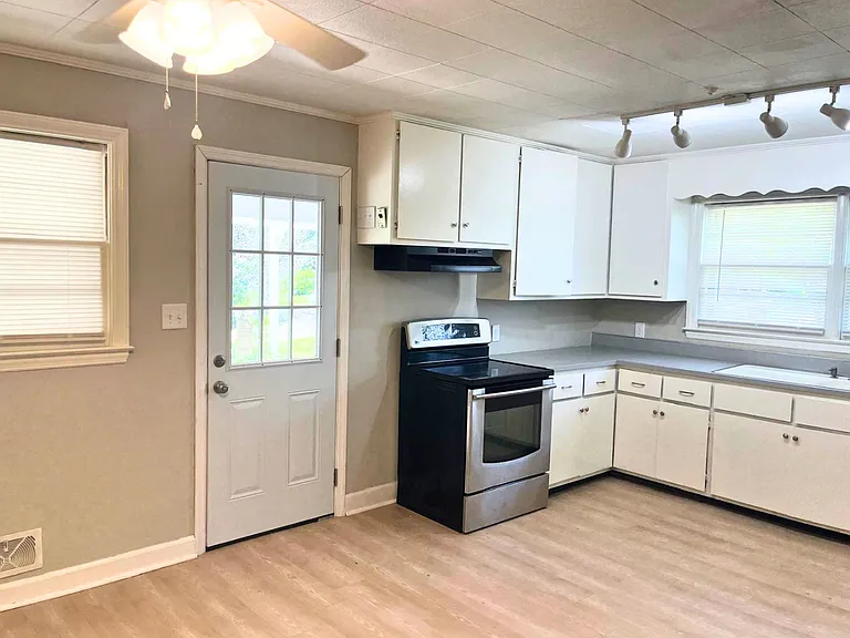 2742 Forest Ridge Dr — Photo 6