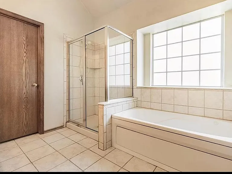16009 Heather Ct — Photo 7