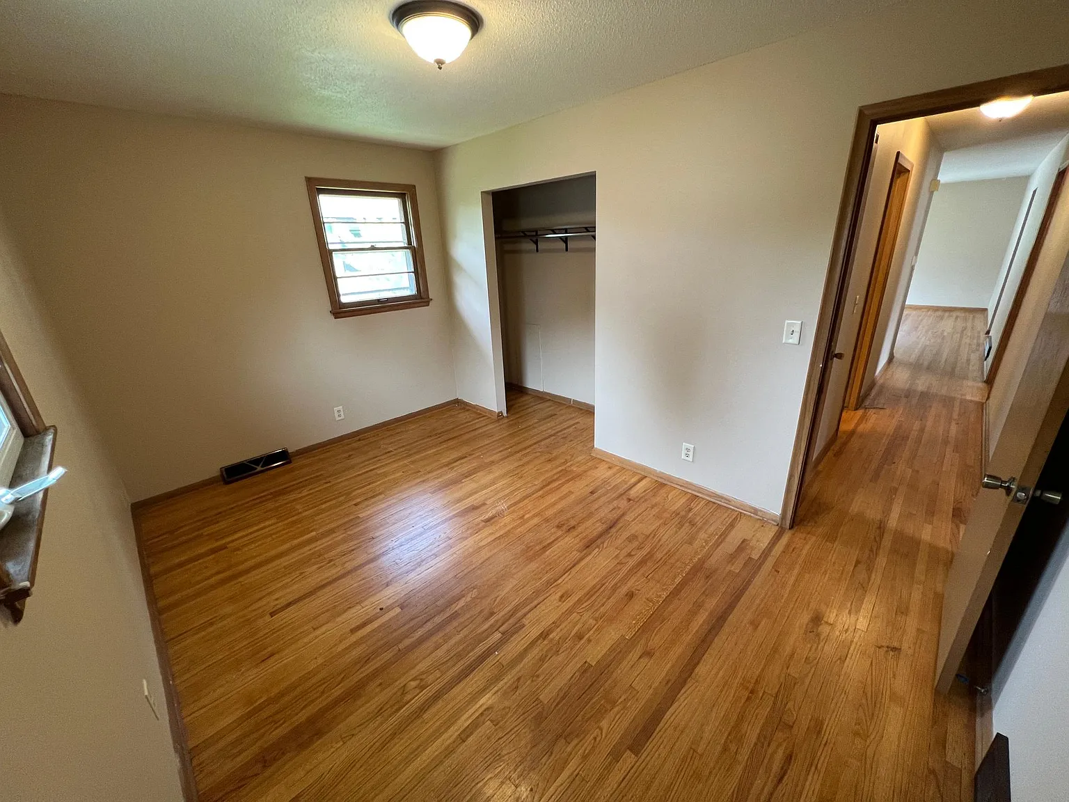3 bed, 1400 sqft, $2,400 — Photo 4