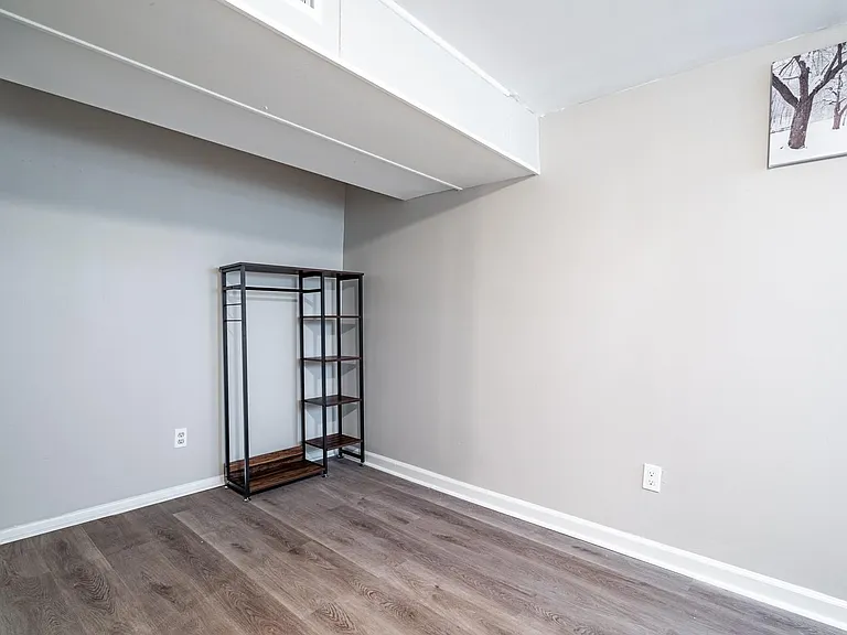 Pineglen Dr — Photo 3