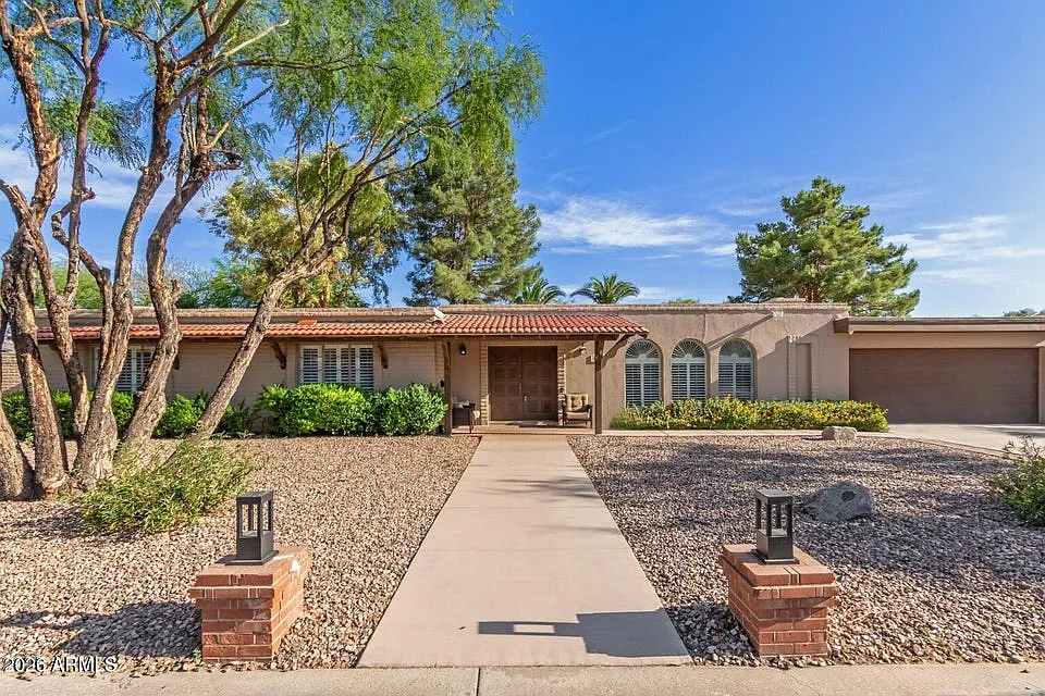 481 W Half Moon Way