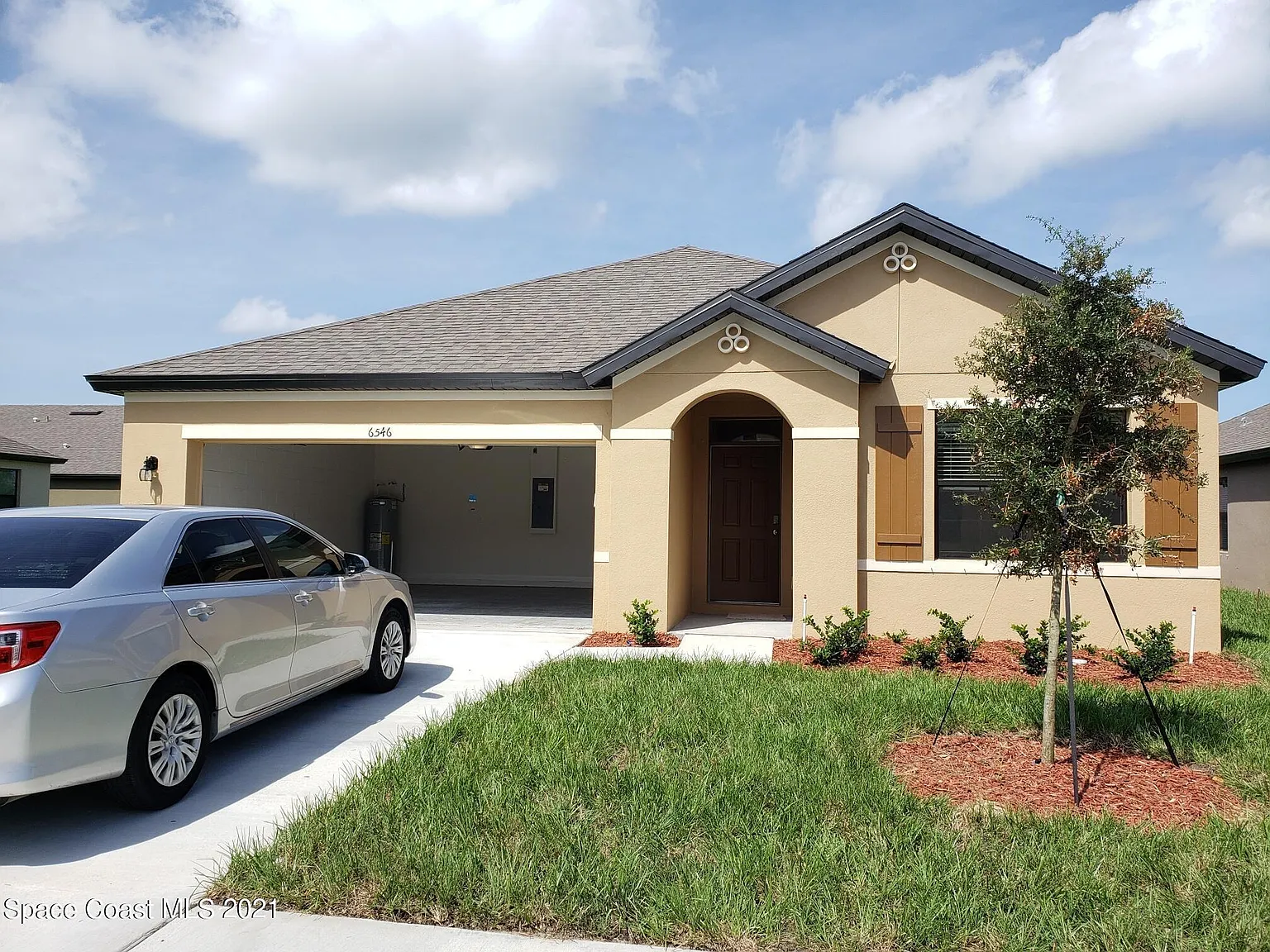 3 bed, 2.0 bath, 1676 sqft, $2,350 — Photo 2