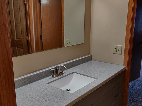 5th image of 13318 Court Pl