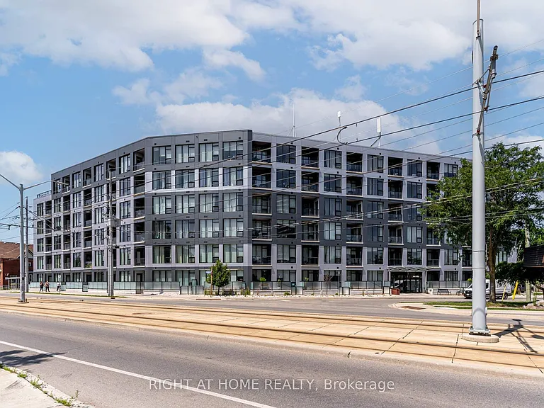 690 King St W #411 — Photo 12