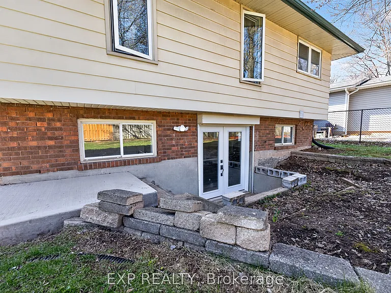 2580 Noella Cres #LOWER — Photo 23