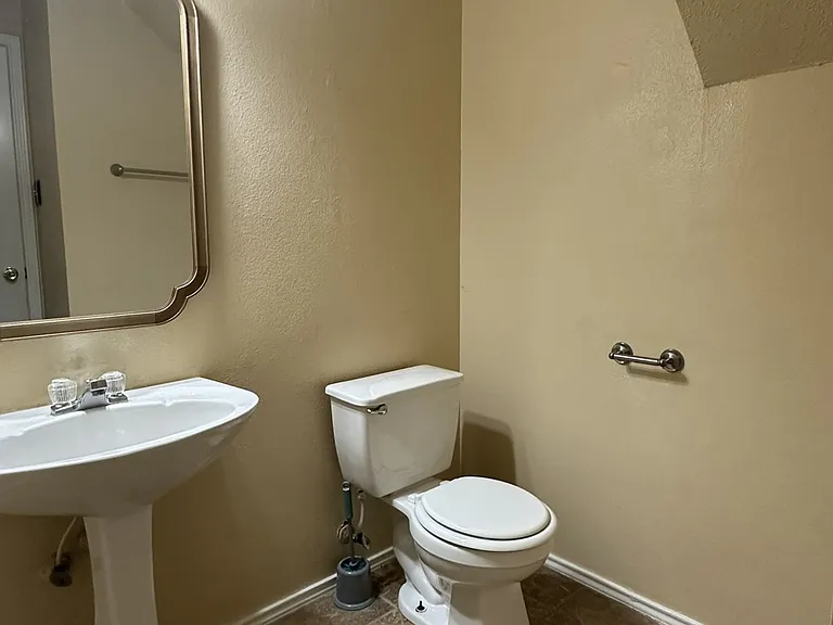 2312 Guy Cir — Photo 5