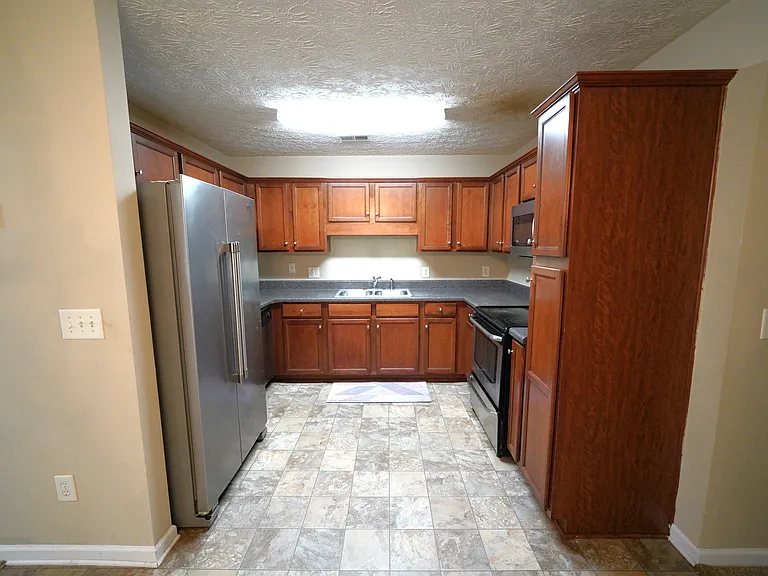 221 Alton Cir — Photo 5