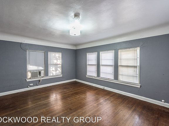 3rd image of 152 Harrigan Ct APT 01