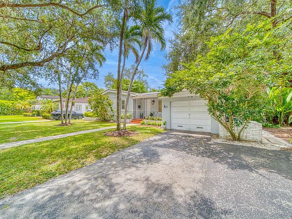 2nd image of 1116 Almeria Ave