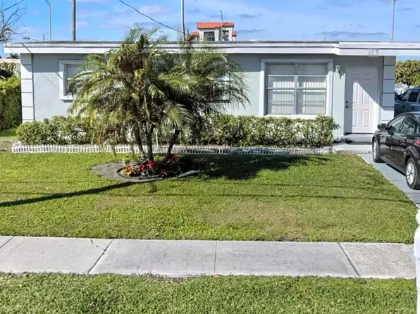 2571 NW 2nd Street, Boynton Beach, FL 33435