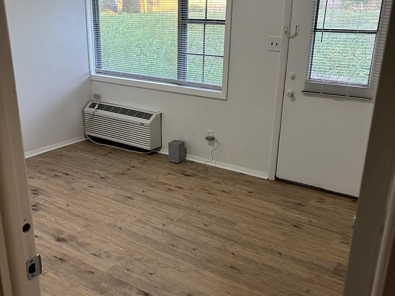 321 Hoffman Ct #12B — Photo 5
