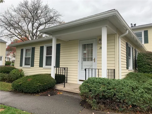 26 Heron Way S, Fairport, NY 14450