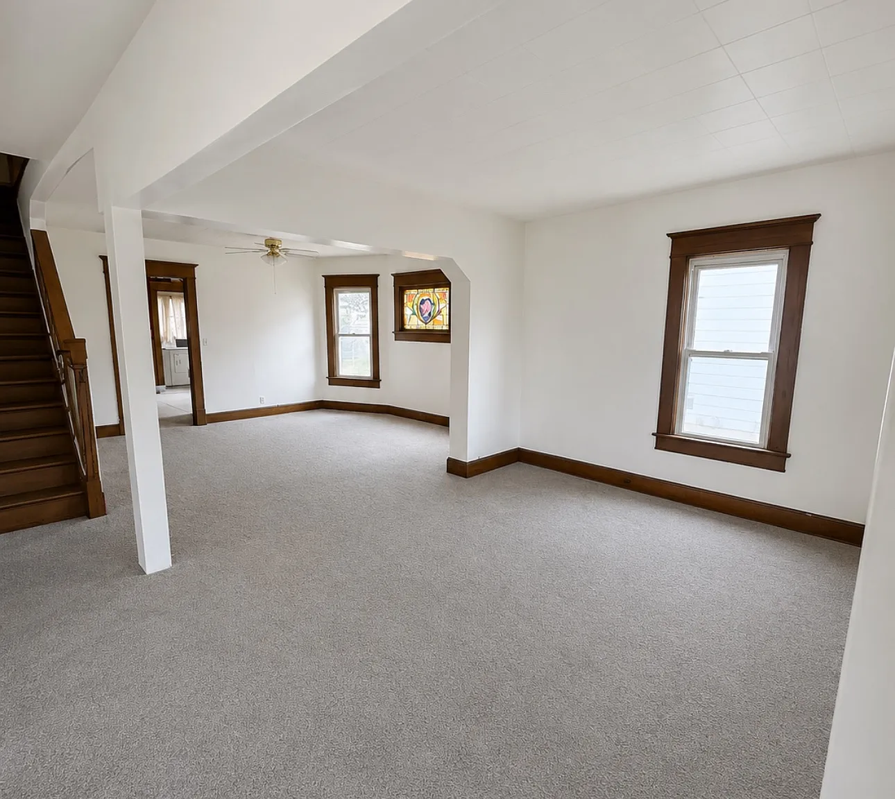 6 bed, 2900 sqft, $2,400 — Photo 1