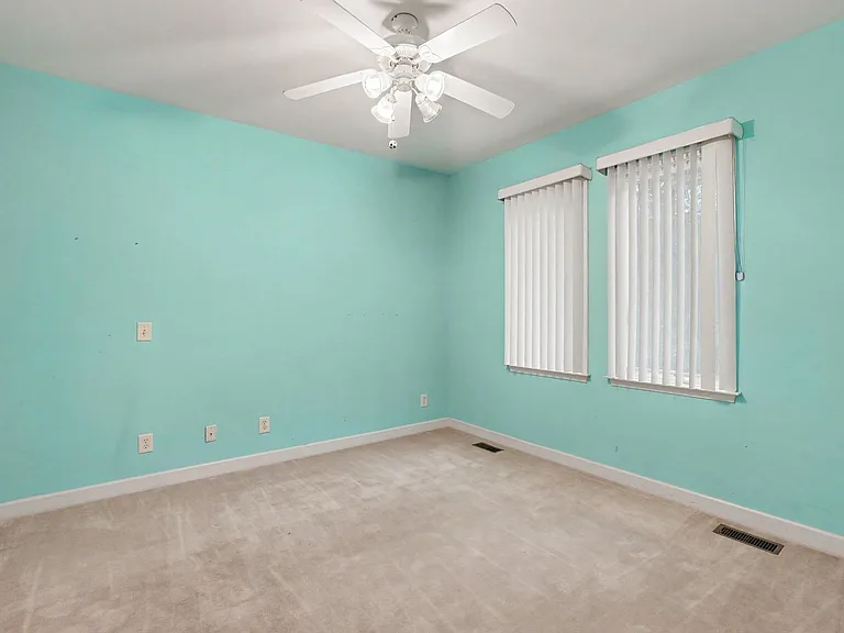 10 Piper Pl — Photo 3