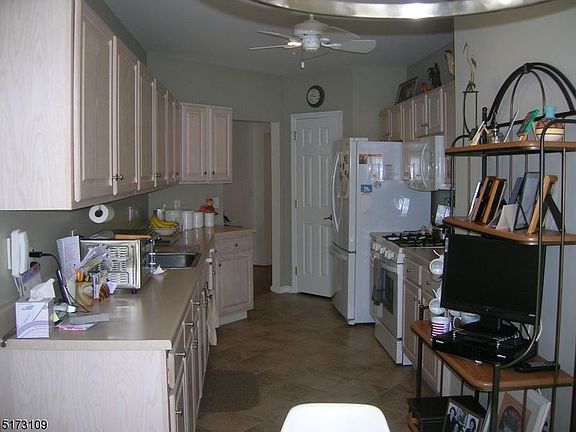 3rd image of 2103 Franklin Ln #2103