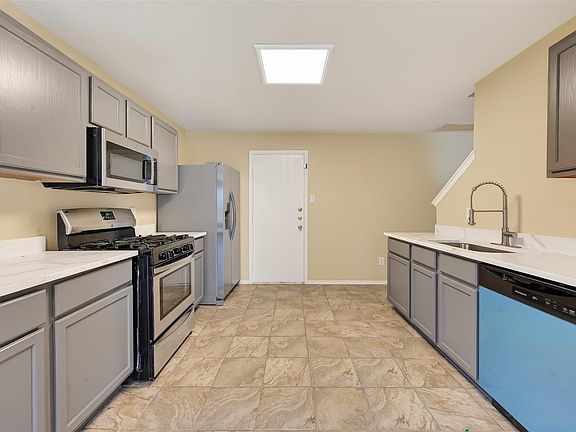 4th image of 22802 Sherioaks Ln