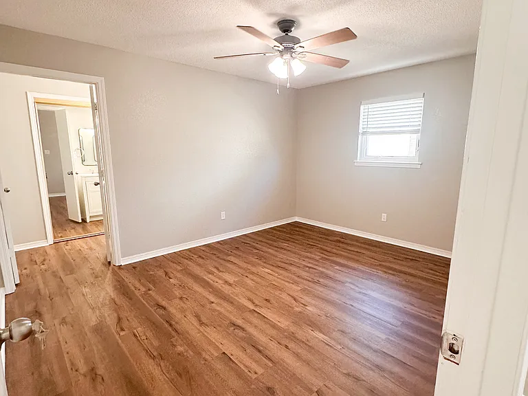 5110 Dewey St — Photo 3