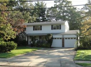 110 Reed Dr, Roslyn, NY 11576