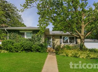 1221 Edwards Ave, Saint Charles, IL 60174
