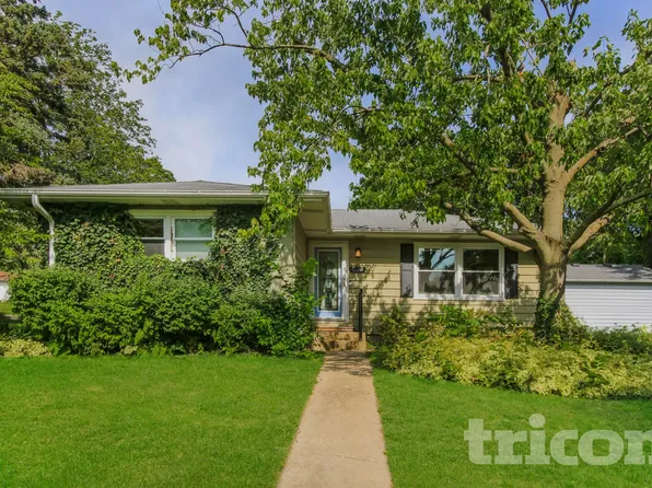 1221 Edwards Ave, Saint Charles, IL 60174