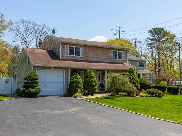 21 Vanderbilt Avenue, Ronkonkoma, NY 11779