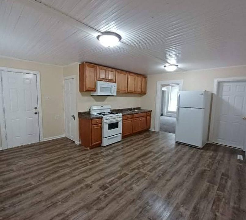1st image of 1044 Crosby St