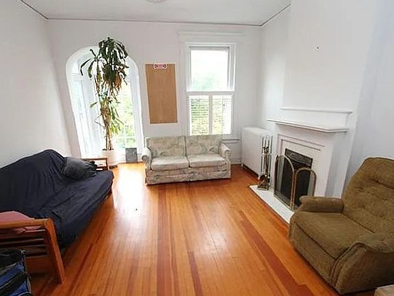 4th image of 2509 Hanover Ave #A