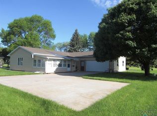 820 E 9th St, Dell Rapids, SD 57022