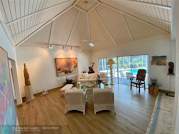 4th image of 4910 Banyan Ln