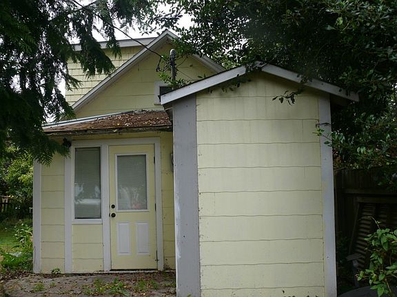 2nd image of 806 Clay St