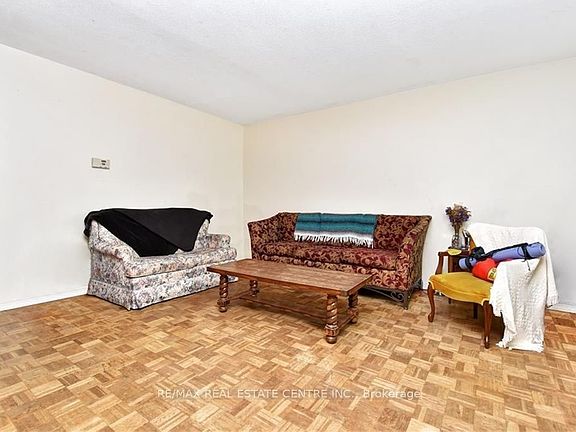 4th image of 960 Meadowlands Dr