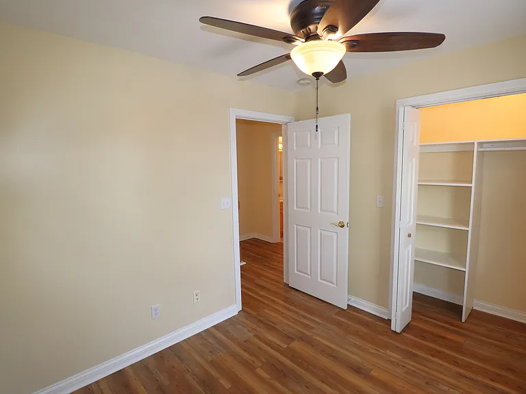 Beautifully Restored Townhouse — Photo 42