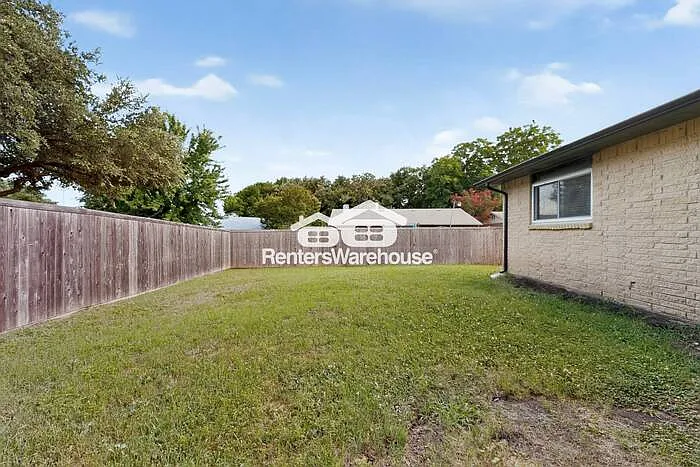 1004 Whitehall Dr — Photo 45