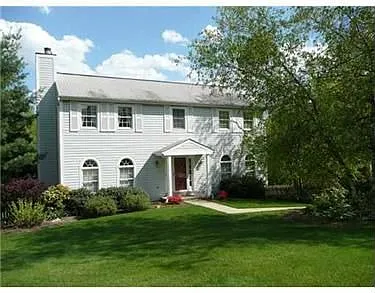 439 Tyburn Dr photo 1