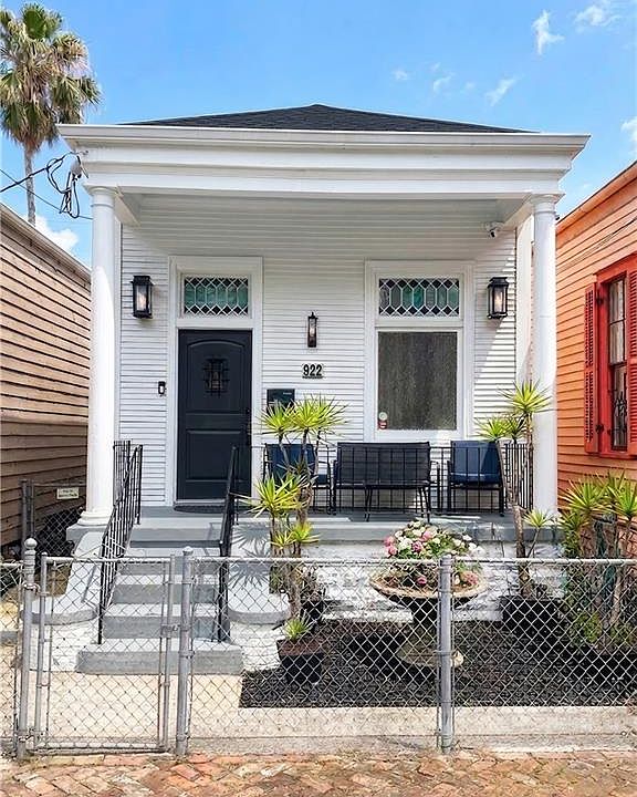 1st image of 922 9th St
