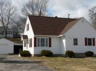 904 S Oak St, La Crescent, MN 55947