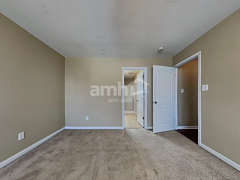 5006 Horsestall Dr — Photo 9
