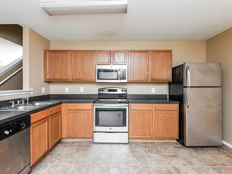 949 Canary Dr — Photo 10