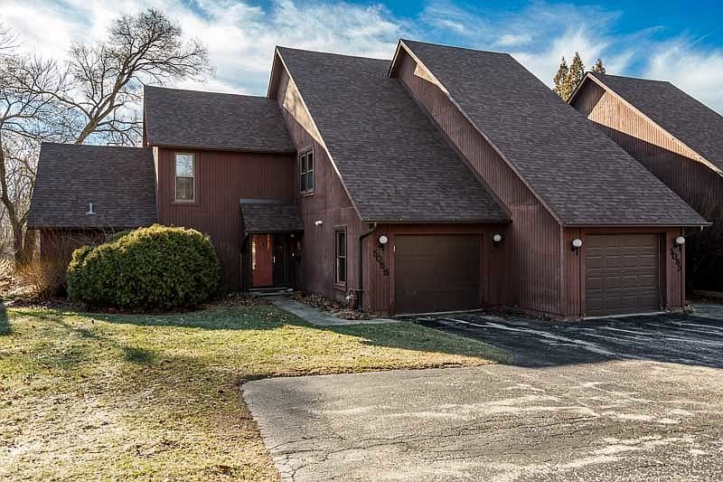 1st image of 5055 Woodlake Dr #1