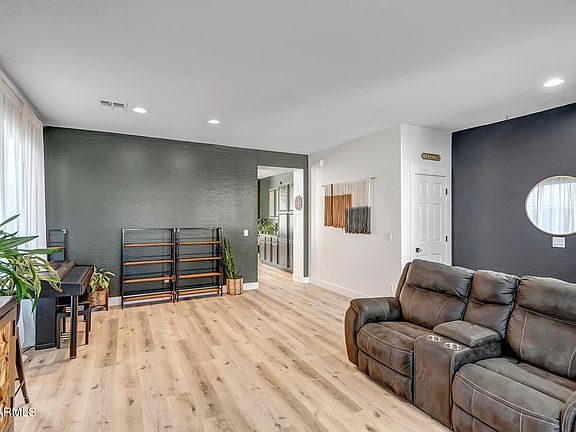4th image of 3345 W THOREAU Lane