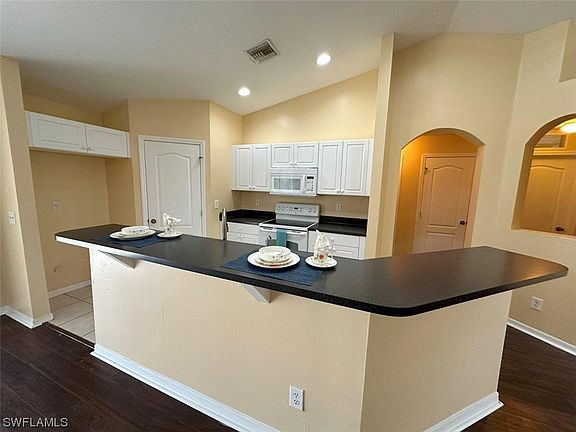 4th image of 1008 NE 36th St