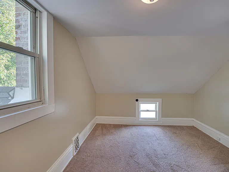 570 5th Ave — Photo 14
