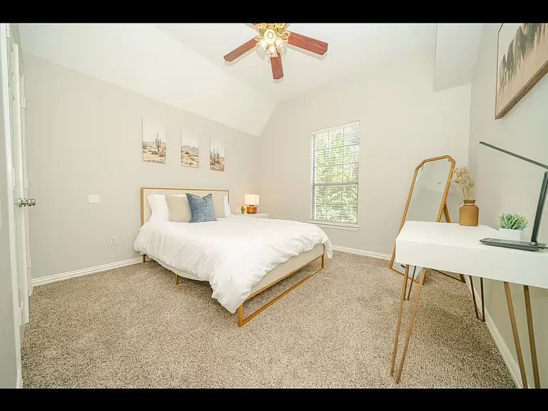 801 Paisley Ln — Photo 10