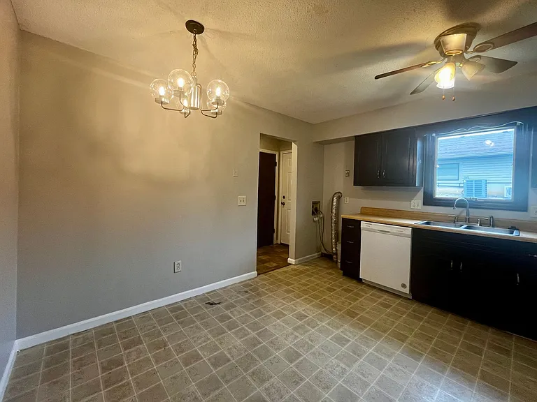 3326 Kendale Dr — Photo 11