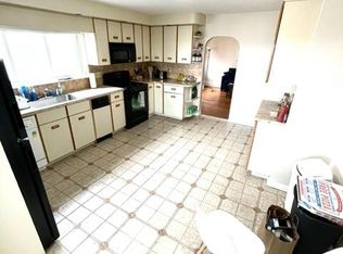 114 Gladstone St #2R, Boston, MA 02128