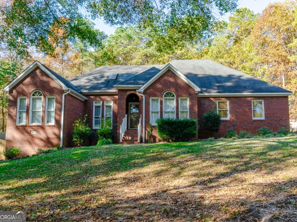 223 Village Dr, Lagrange, GA 30240