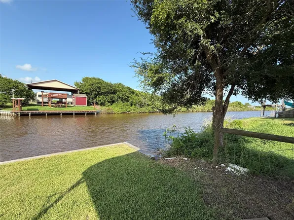 283 County Road 299, Bay City, TX 77414